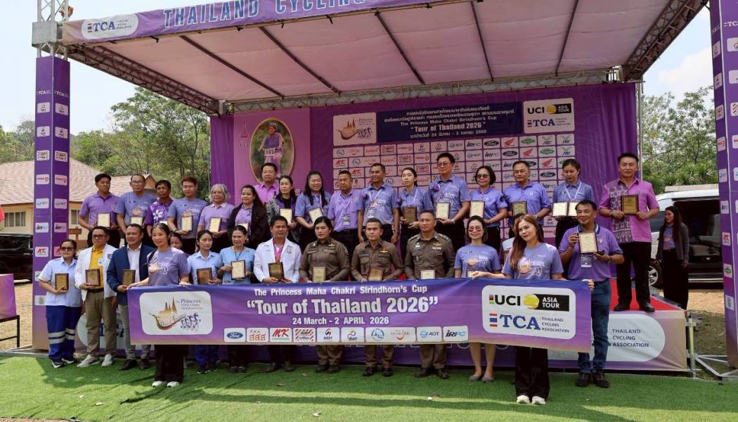 เข้ารับโล่ขอบคุณที่ให้การสนับสนุนการจัดการแข่งขันจักรยานทางไกลนานาชาติเฉลิมพระเกียรติ